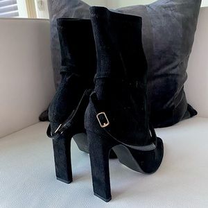 NWOT Lulus Giselle Suede Pointed-Toe Sock Boots. Black size 6.